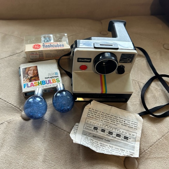 Vintage Polaroid One Step Instant Camera with accessories - Picture 2 of 3